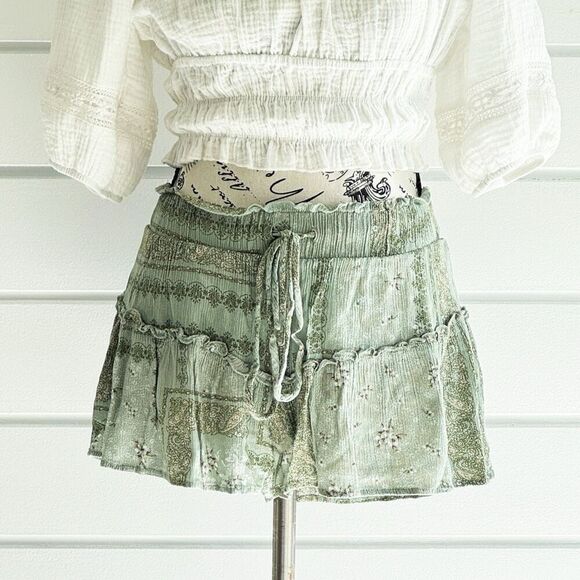 Altar'd State Women's Lot of 2 Pieces Crop Puff Sleeve Blouse & Flowy Shorts S/M - Picture 5 of 11